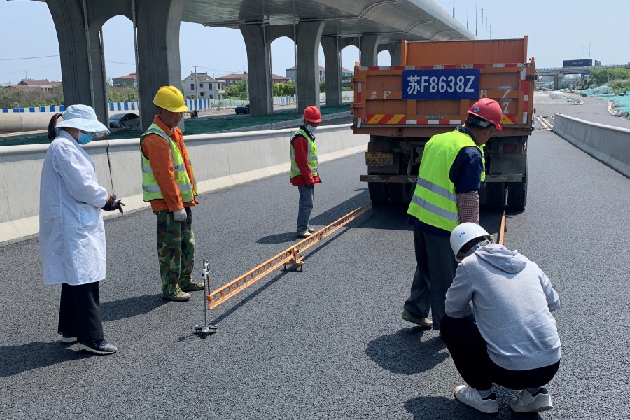 江海大道東延（綜藝集團(tuán)東-揚(yáng)子江路）工程瀝青彎沉檢測(cè)_副本.jpg